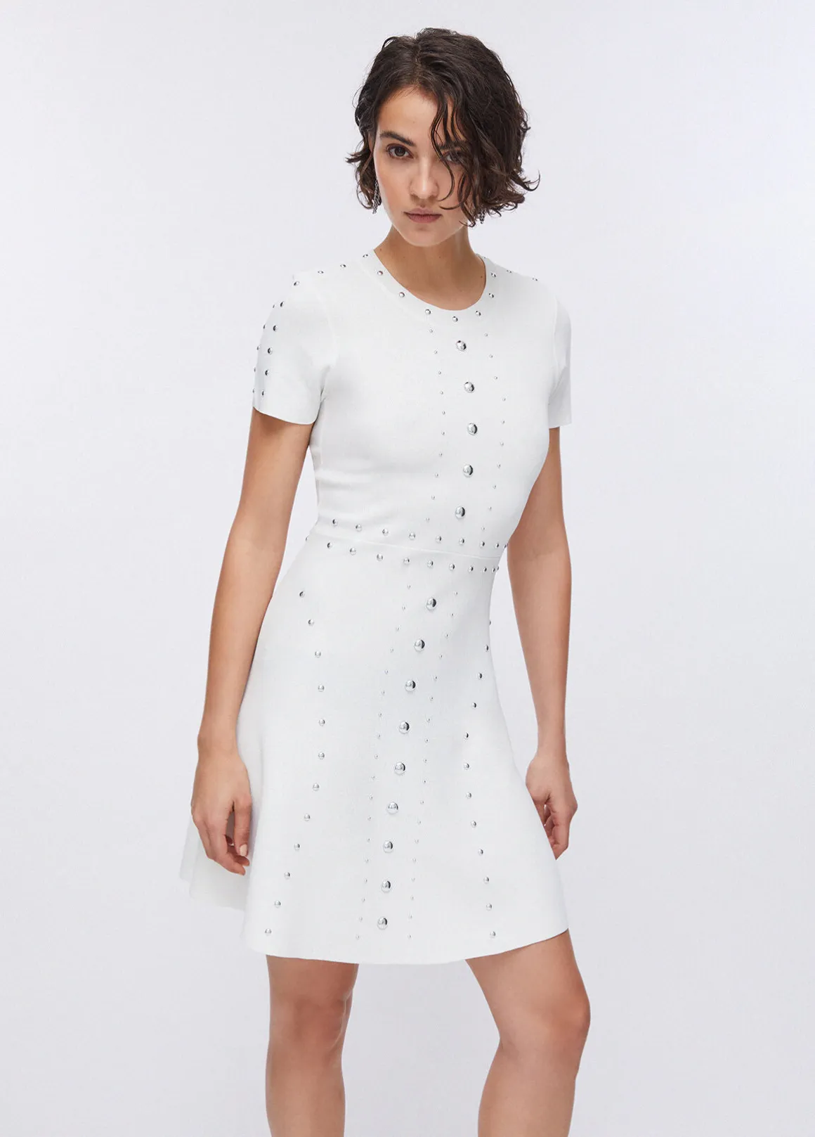 Abito in maglia con borchie