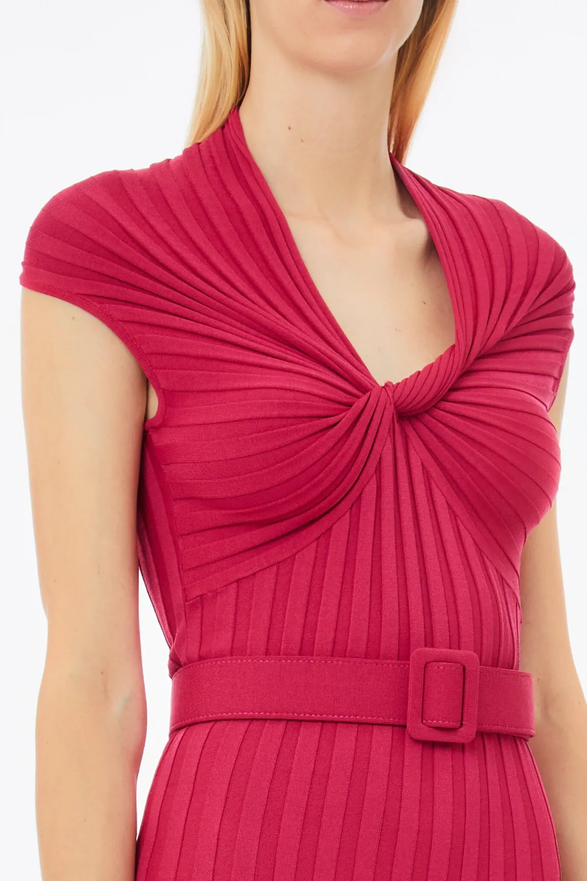 Abito in maglia con cintura