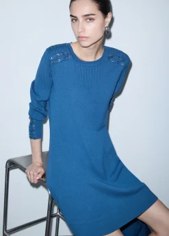 Abito in maglia con stringhe