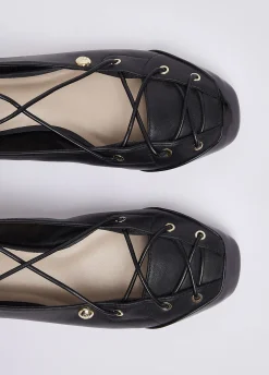 Ballerine lace-up