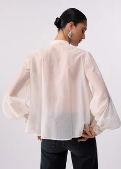 Blusa con ricami gioiello