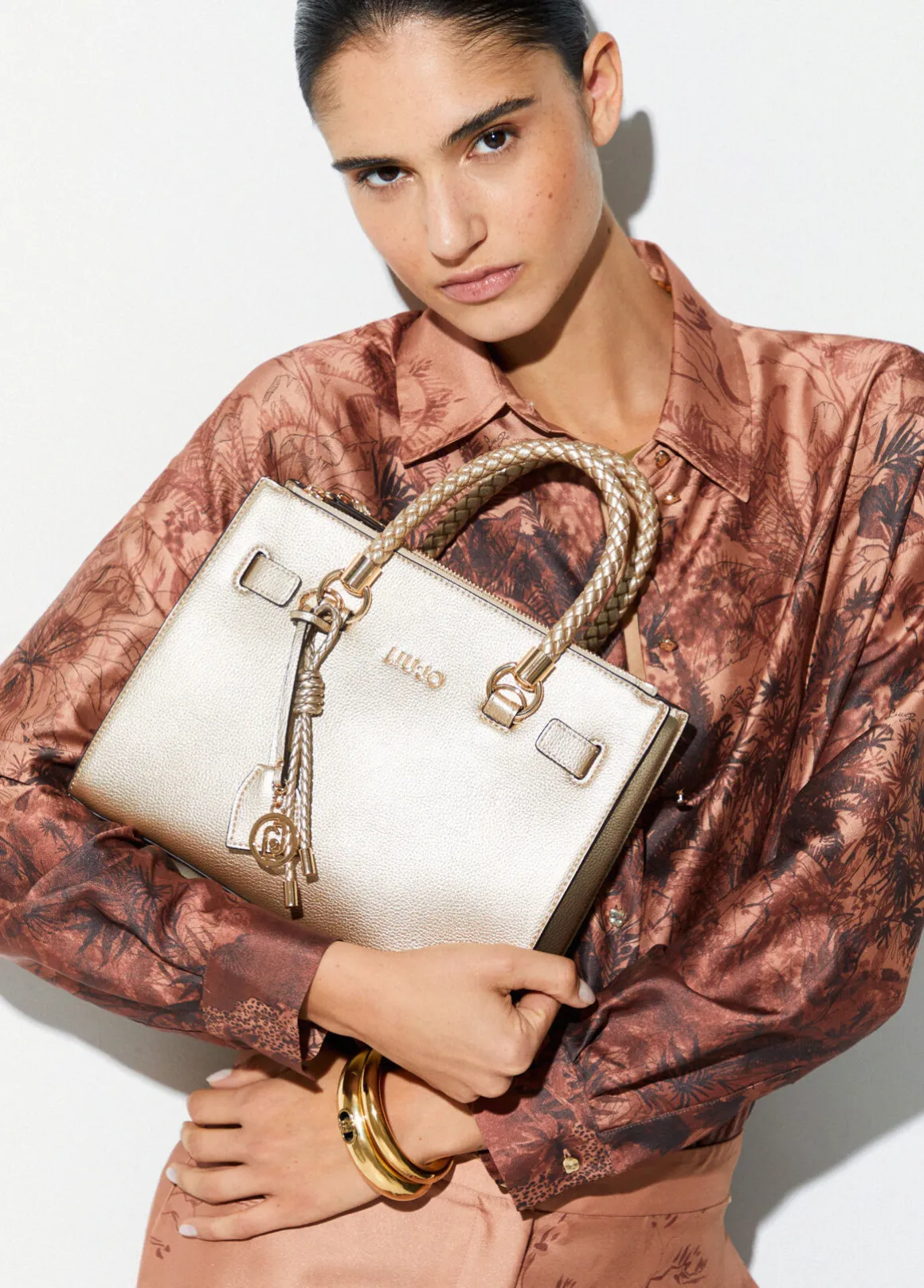 Borsa satchel piccola con charms
