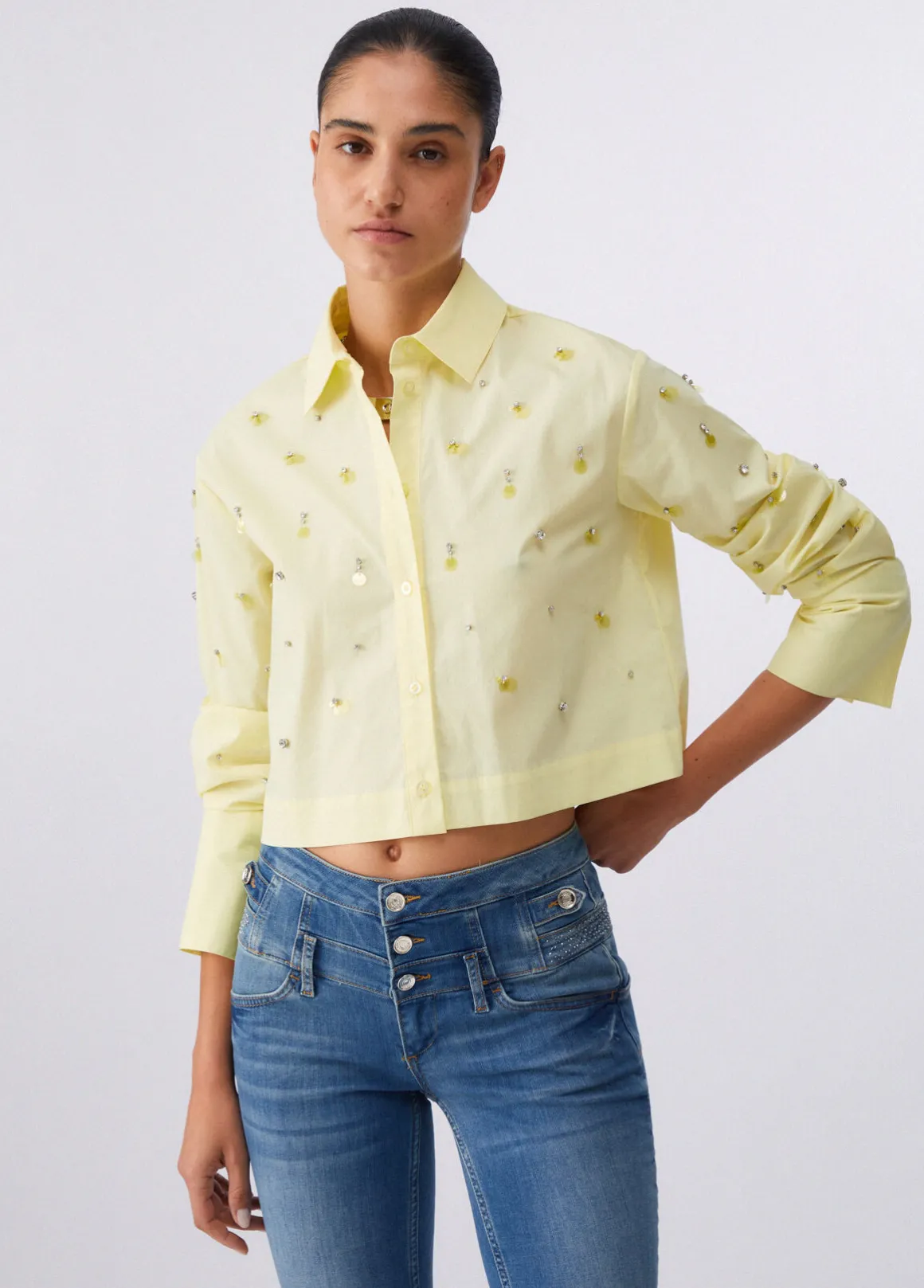 Camicia boxy con ricami gioiello