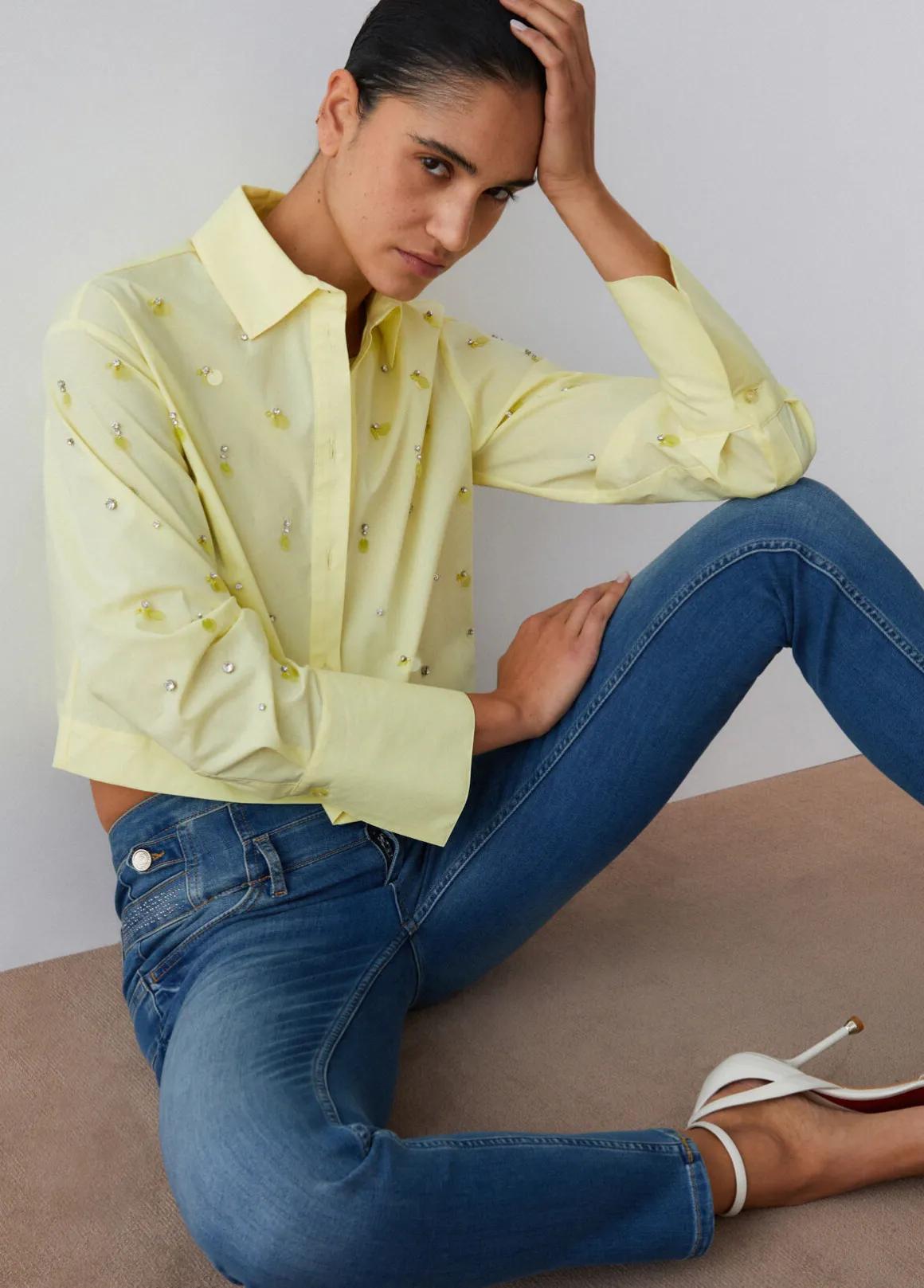 Camicia boxy con ricami gioiello