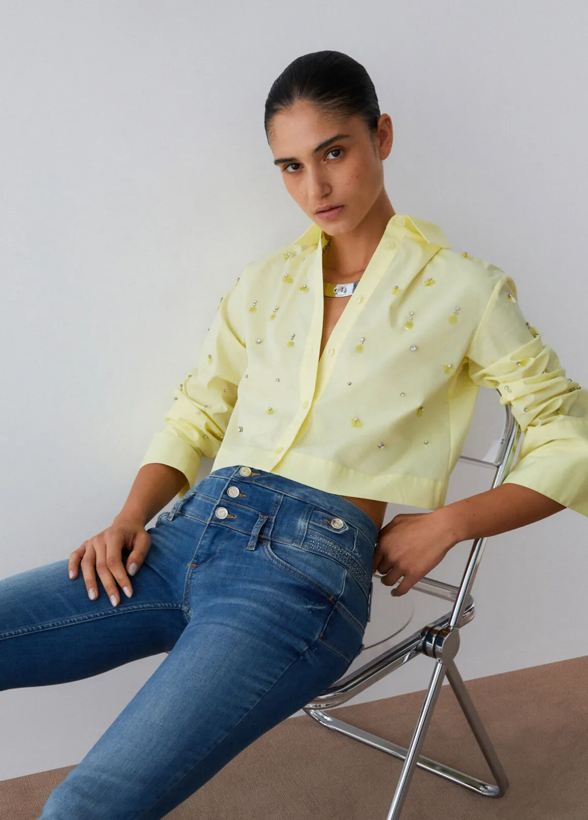 Camicia boxy con ricami gioiello