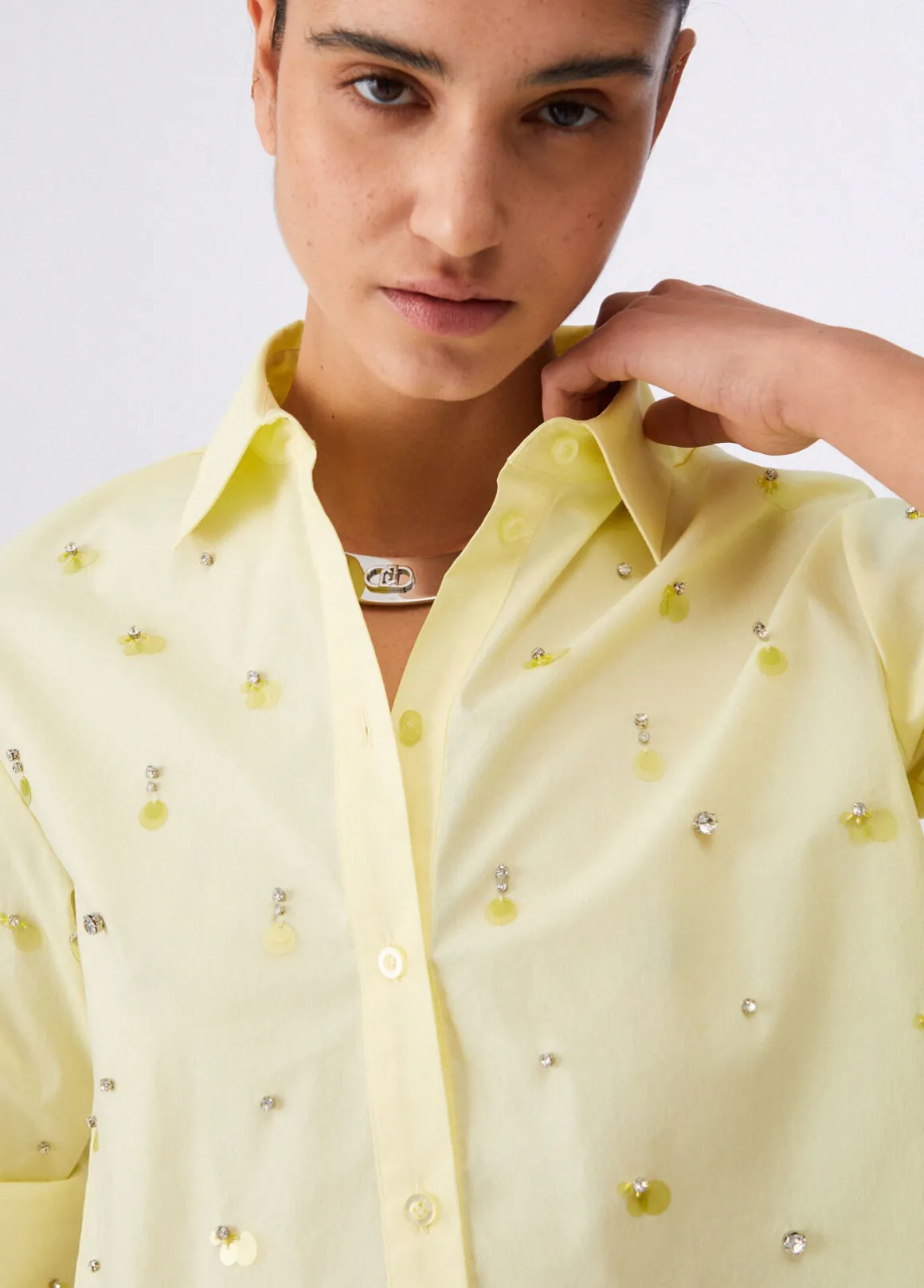 Camicia boxy con ricami gioiello