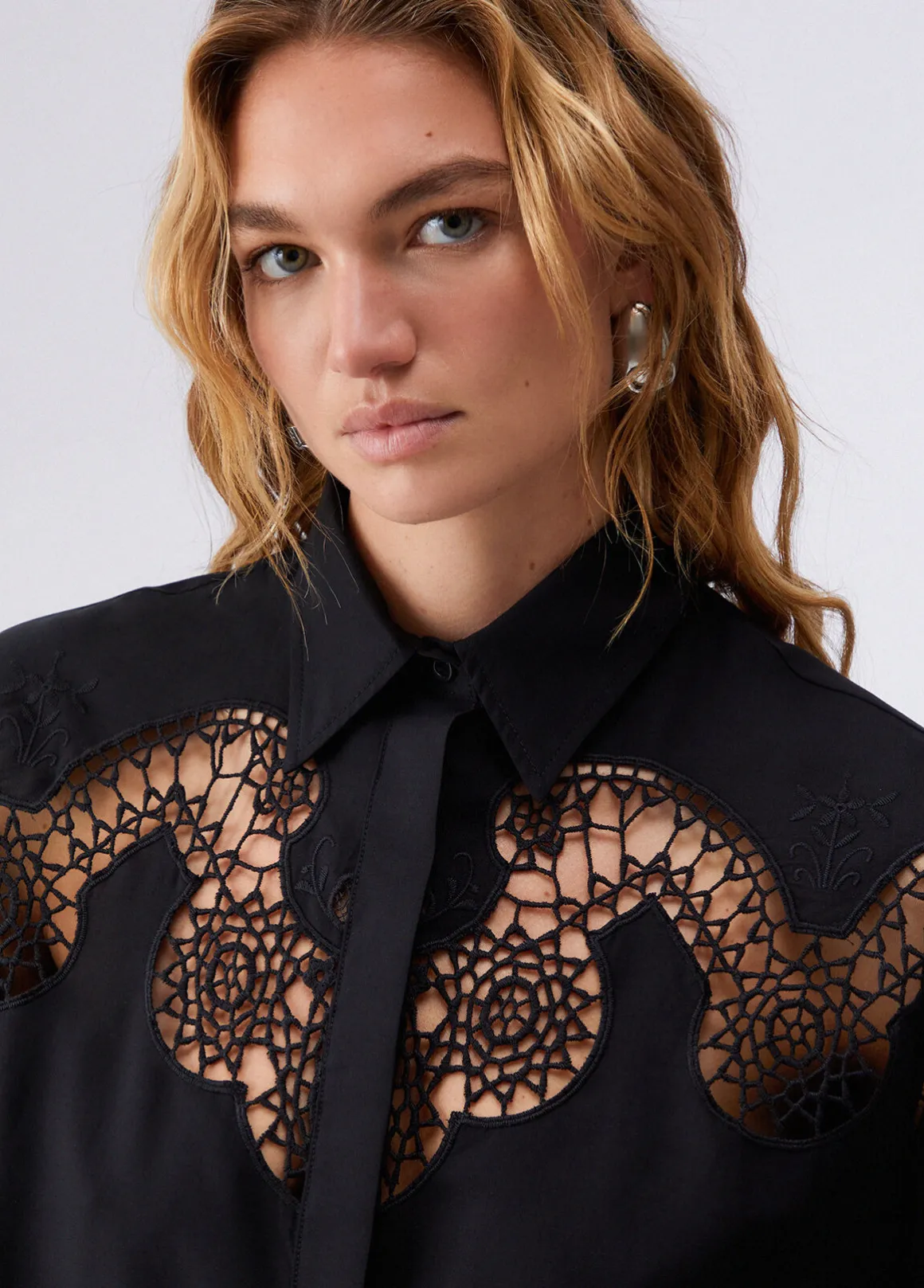 Camicia con ricamo traforato