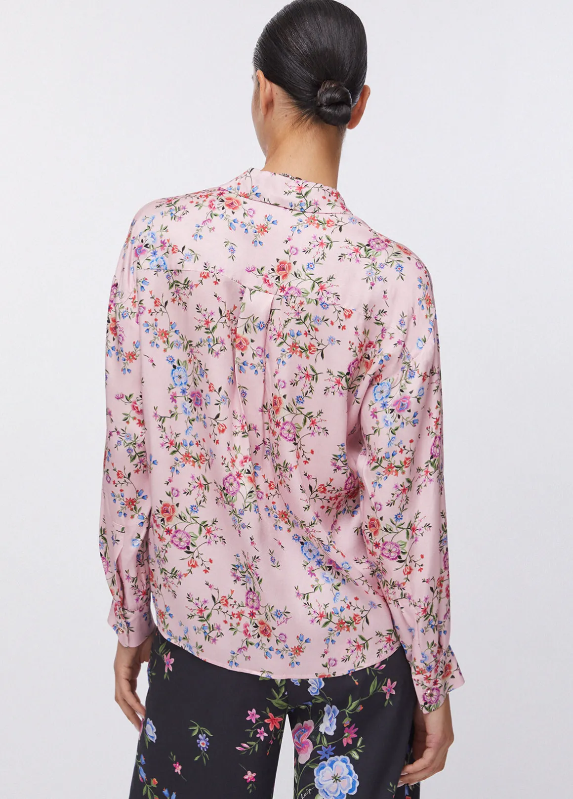 Camicia in raso a fiori