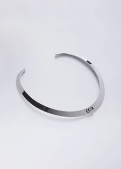 Collana rigida con logo