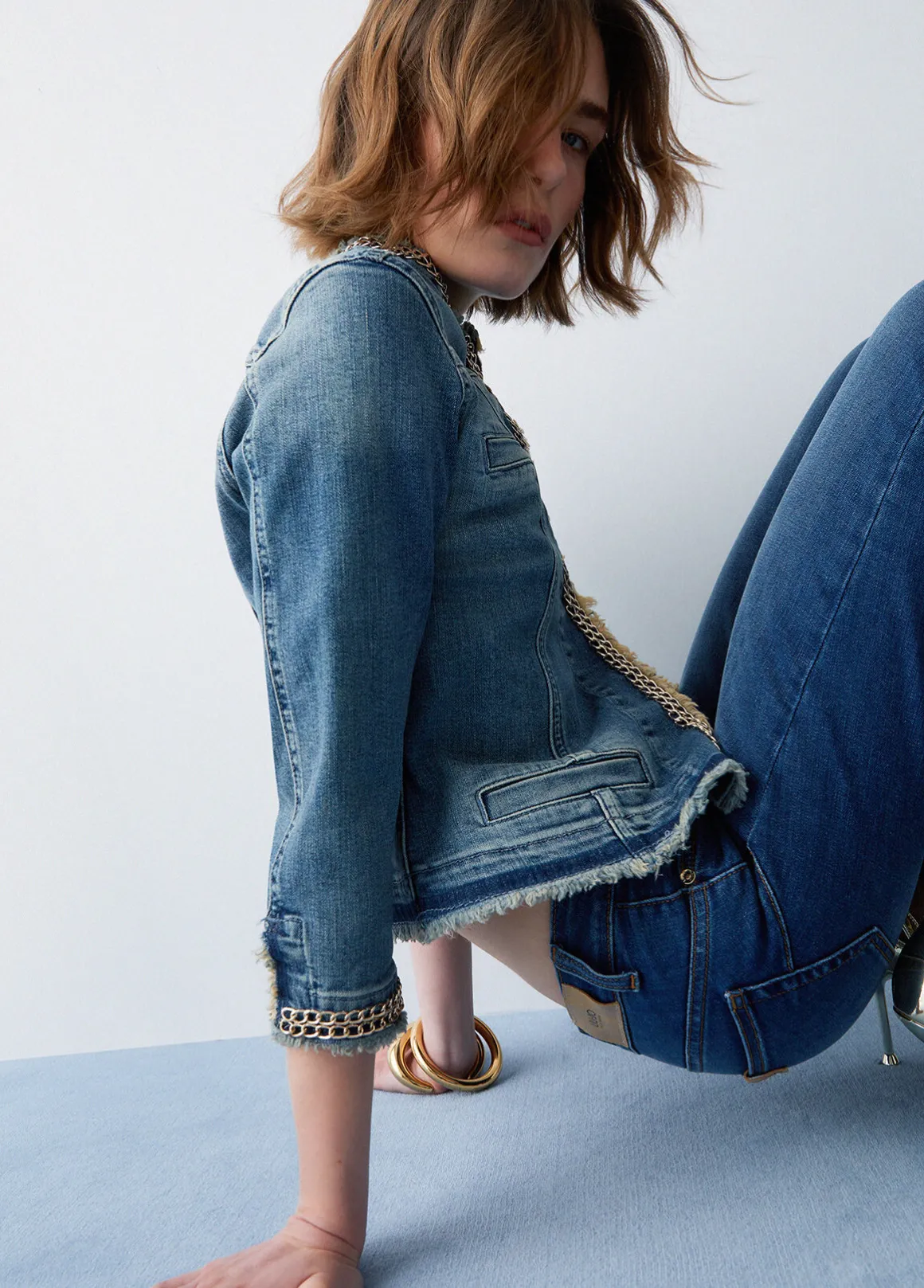 Giacca in denim con catene gioiello