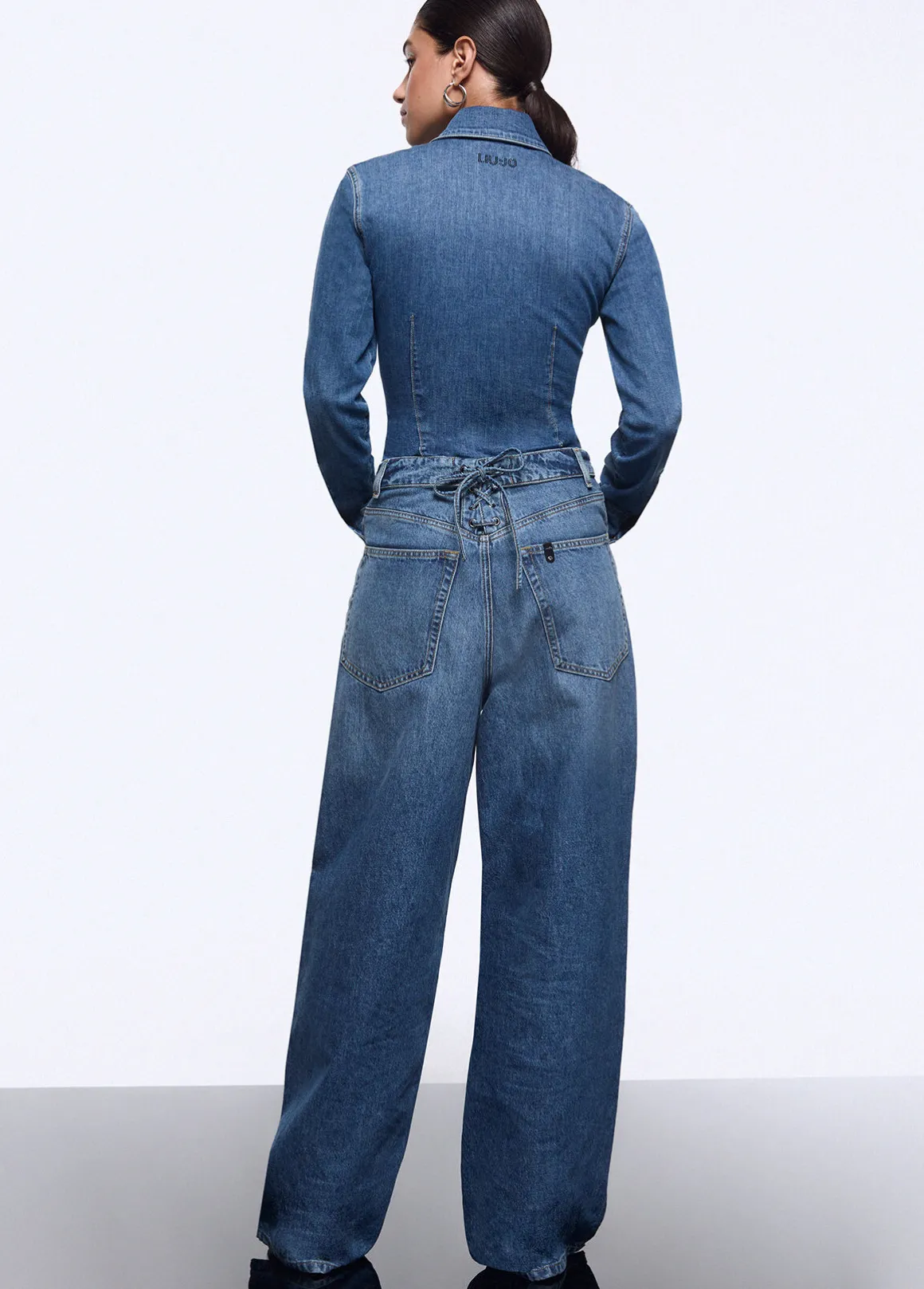 Jeans baggy con stringhe