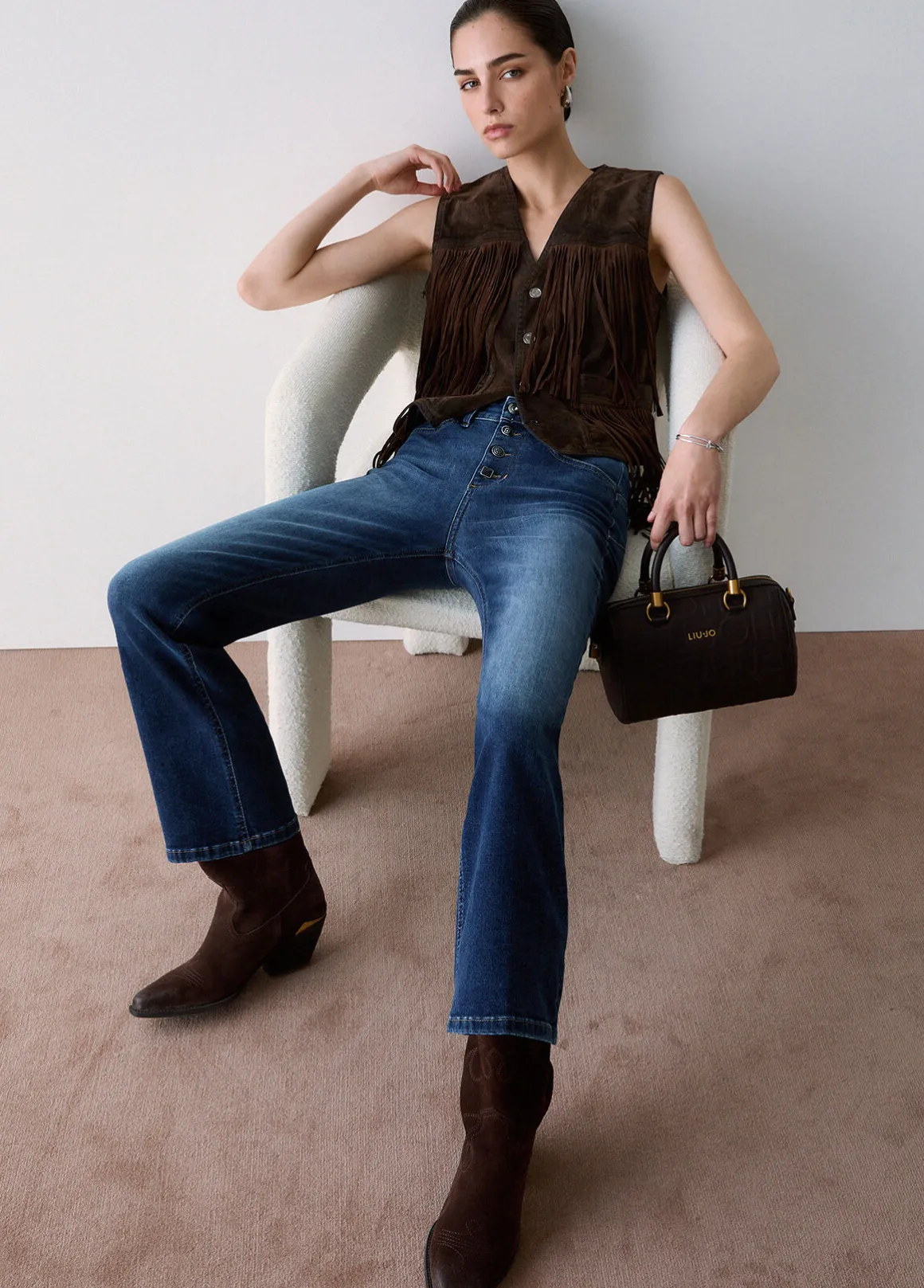 Jeans bootcut con bottoni gioiello