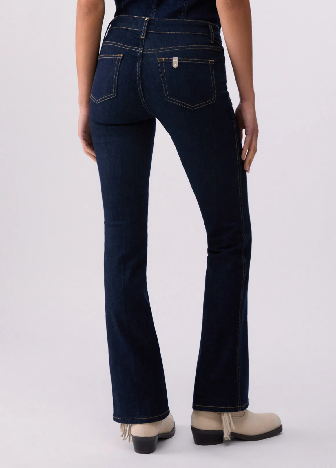 Jeans bootcut con cintura