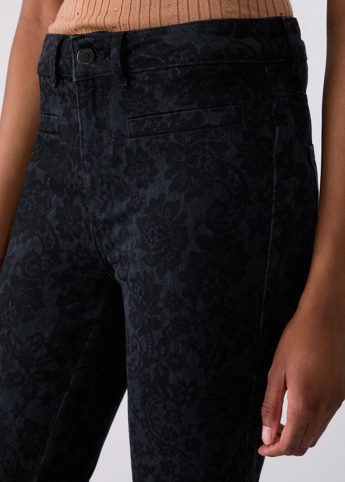 Jeans bootcut con dettaglio laser