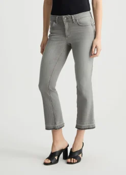 Jeans bootcut con orli sfrangiati