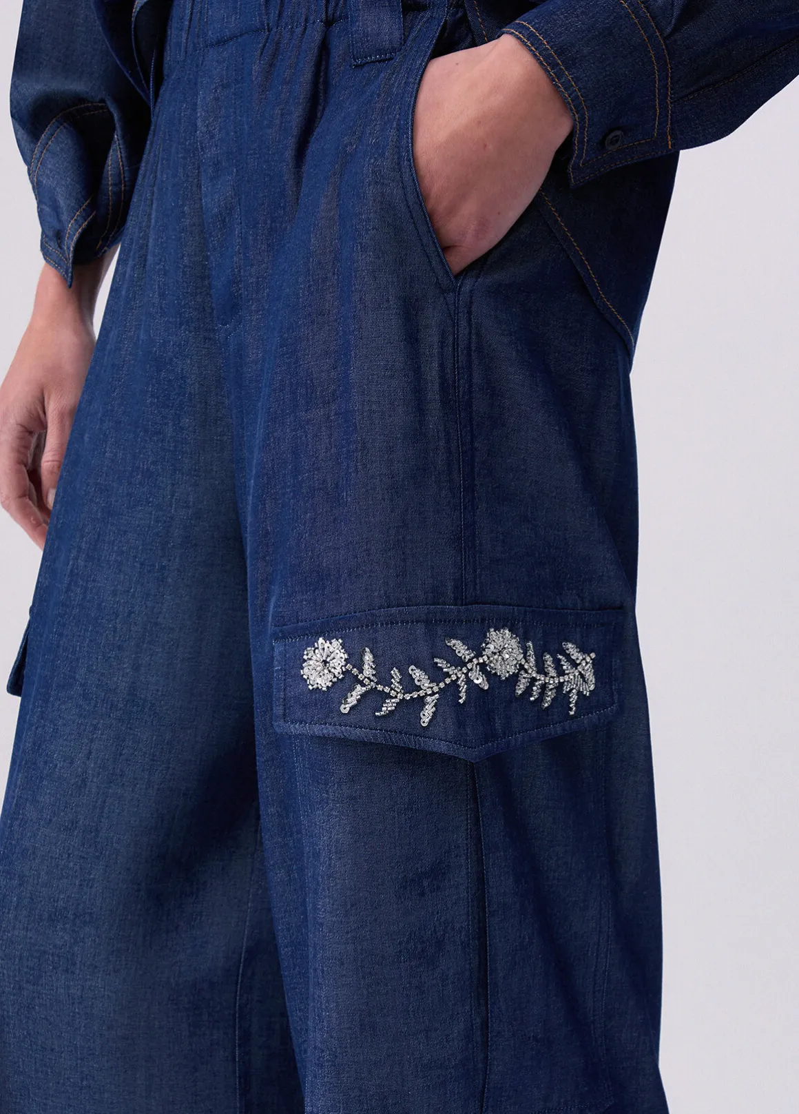 Jeans con castoni gioiello