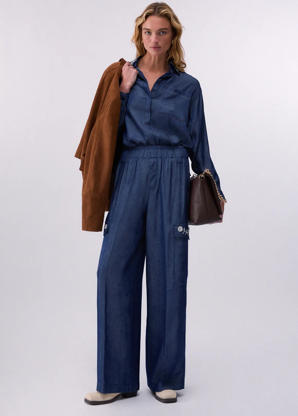 Jeans con castoni gioiello