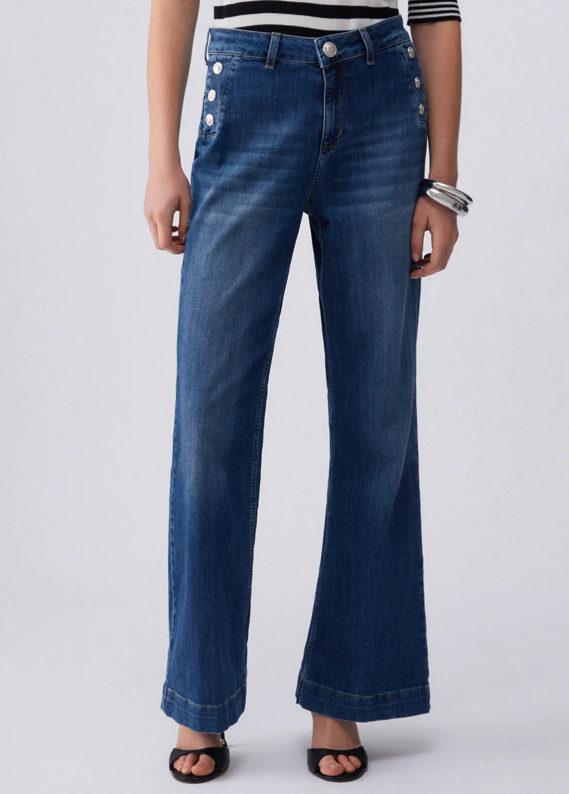 Jeans flare a vita alta con bottoni
