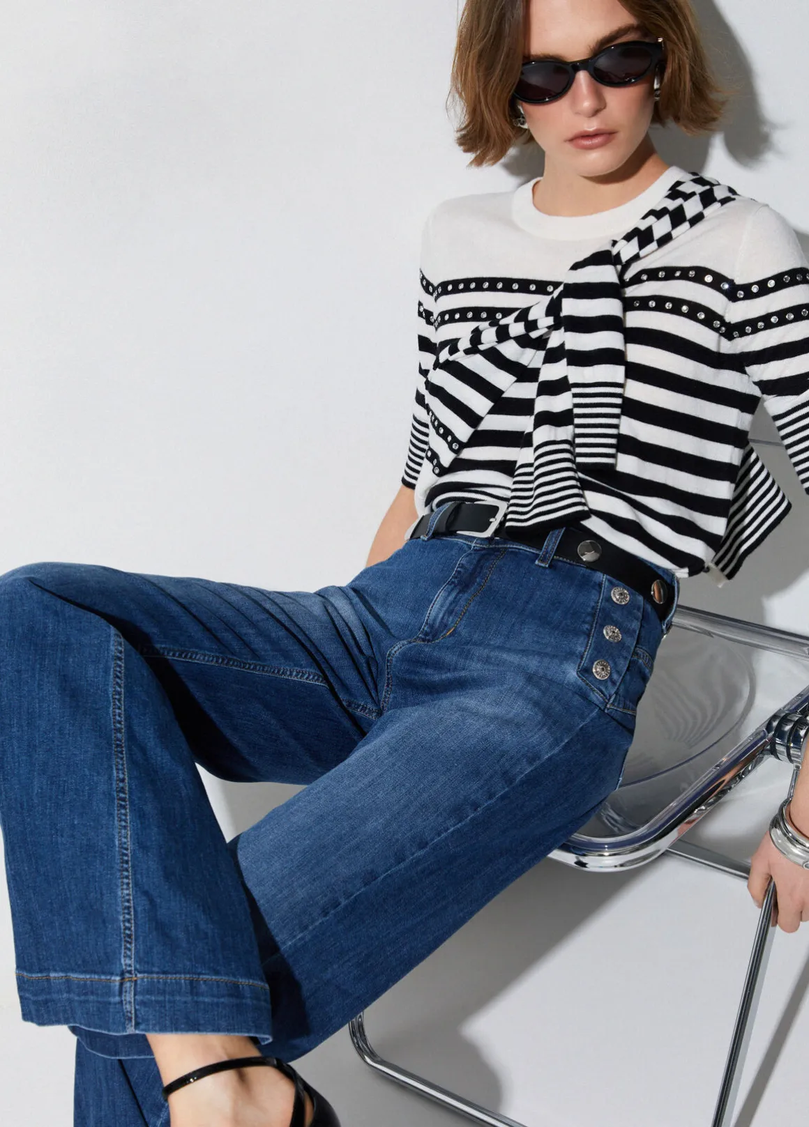 Jeans flare a vita alta con bottoni
