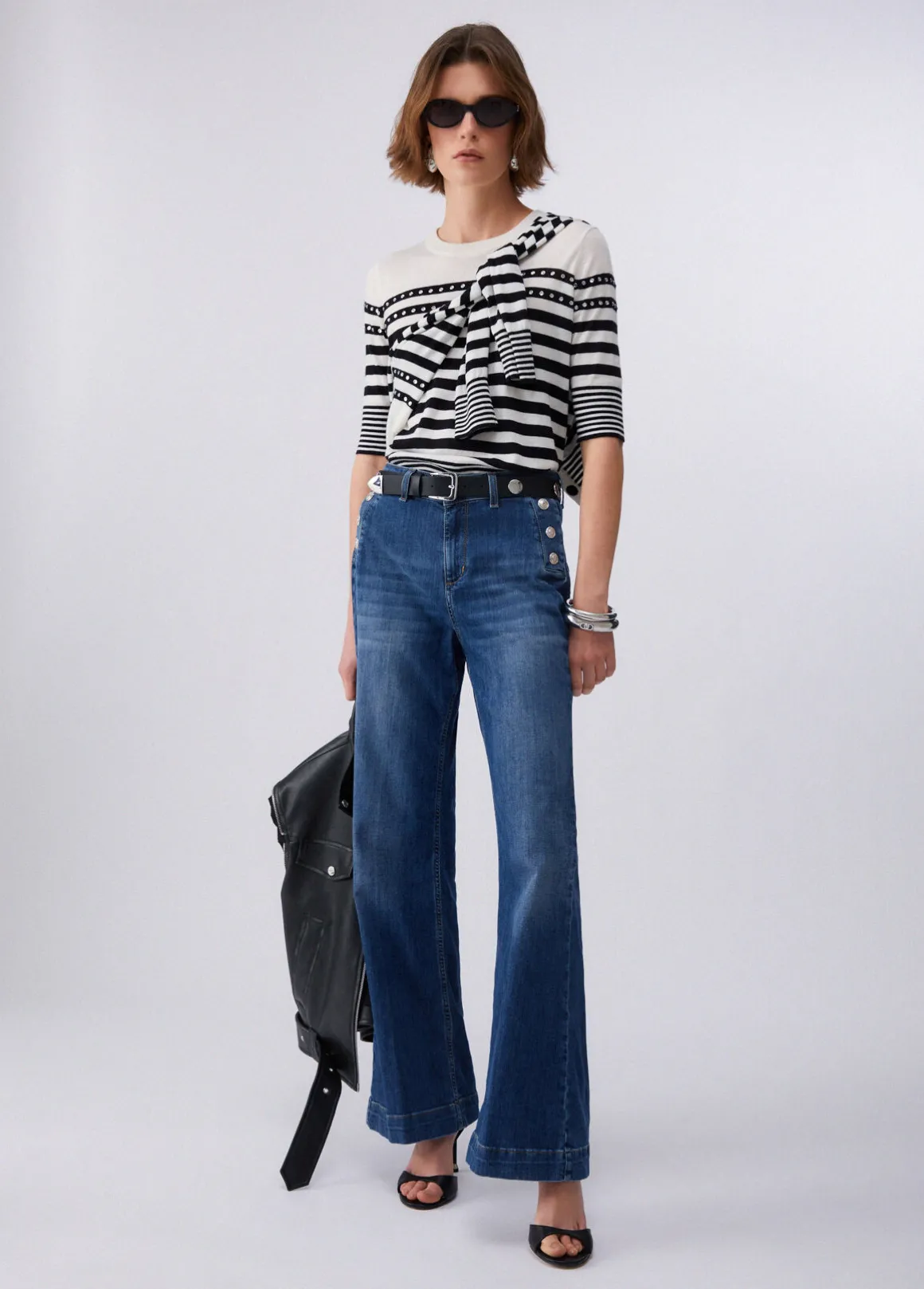 Jeans flare a vita alta con bottoni