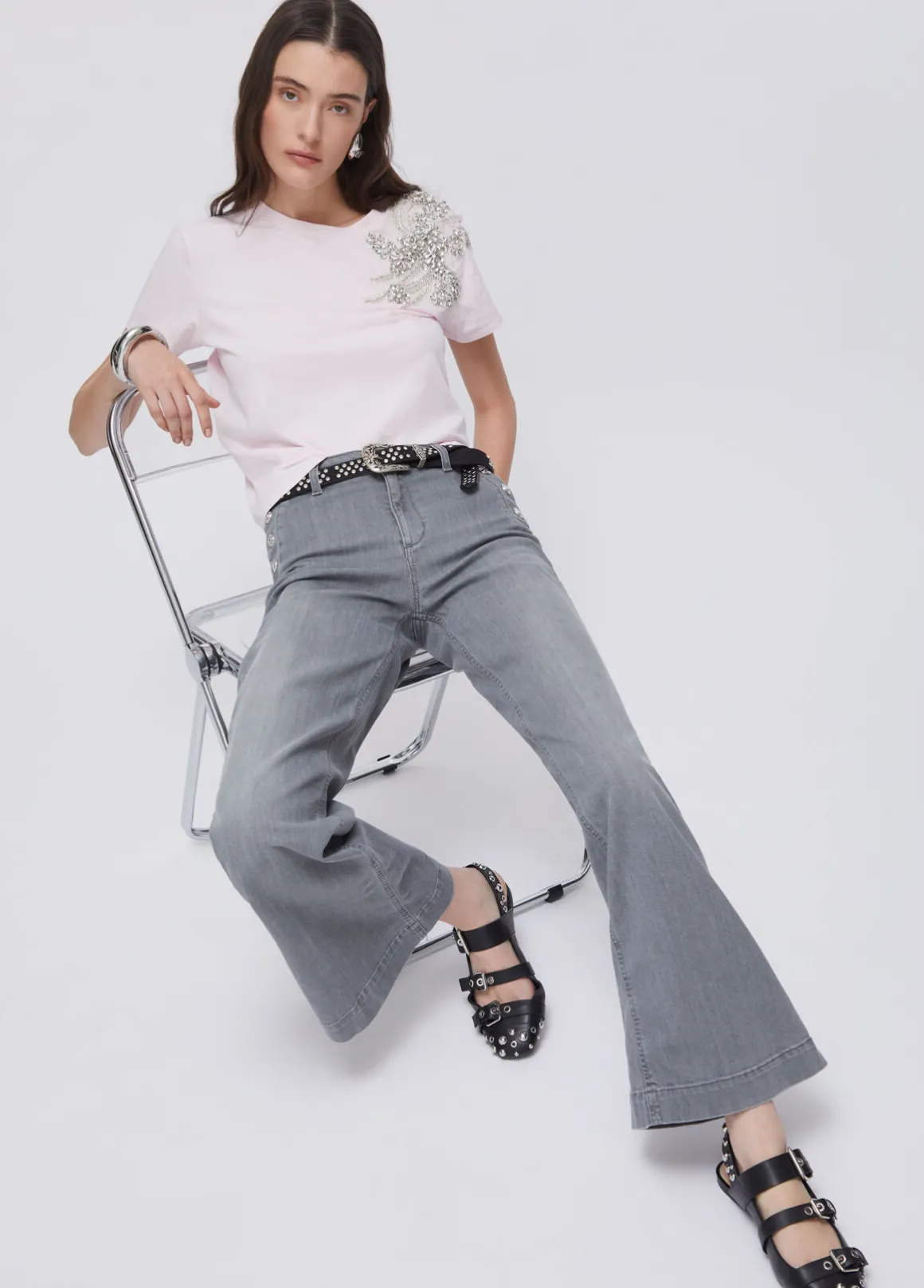 Jeans flare a vita alta con bottoni