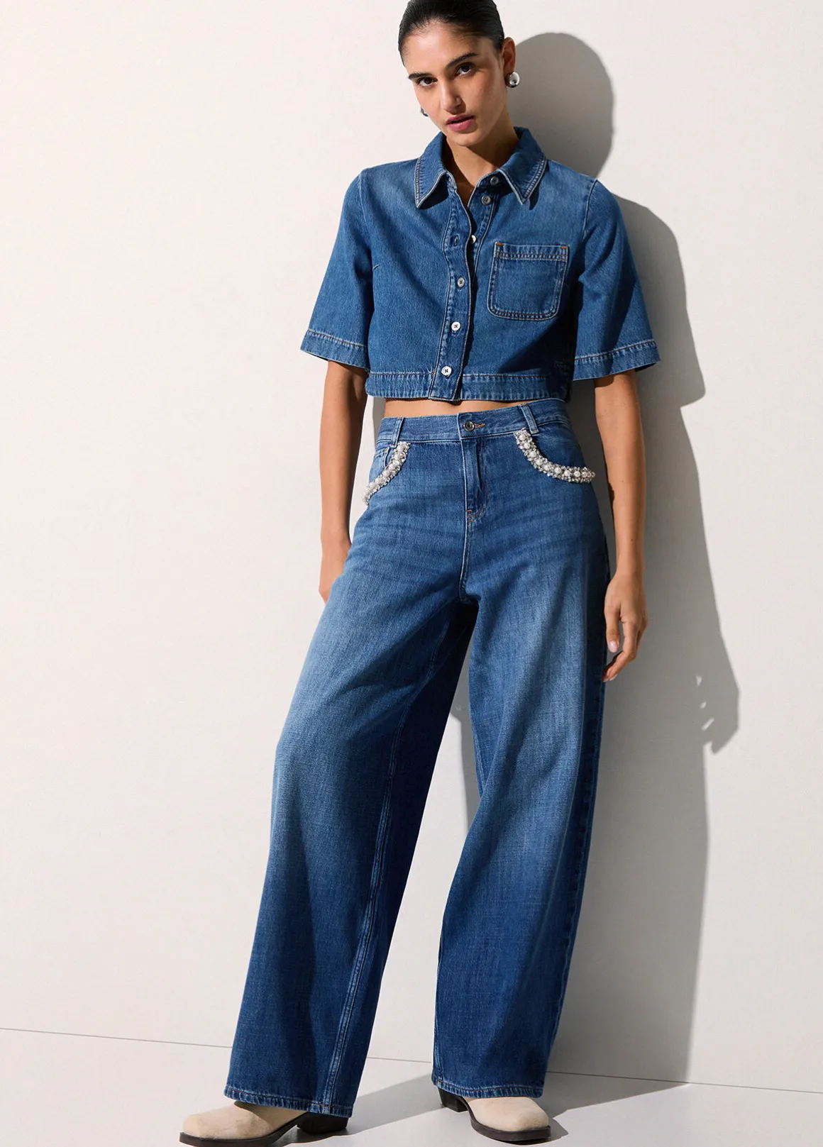 Jeans flare con applicazioni gioiello