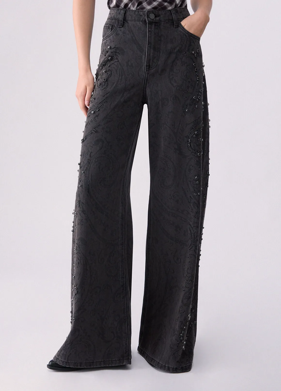 Jeans flare con castoni gioiello
