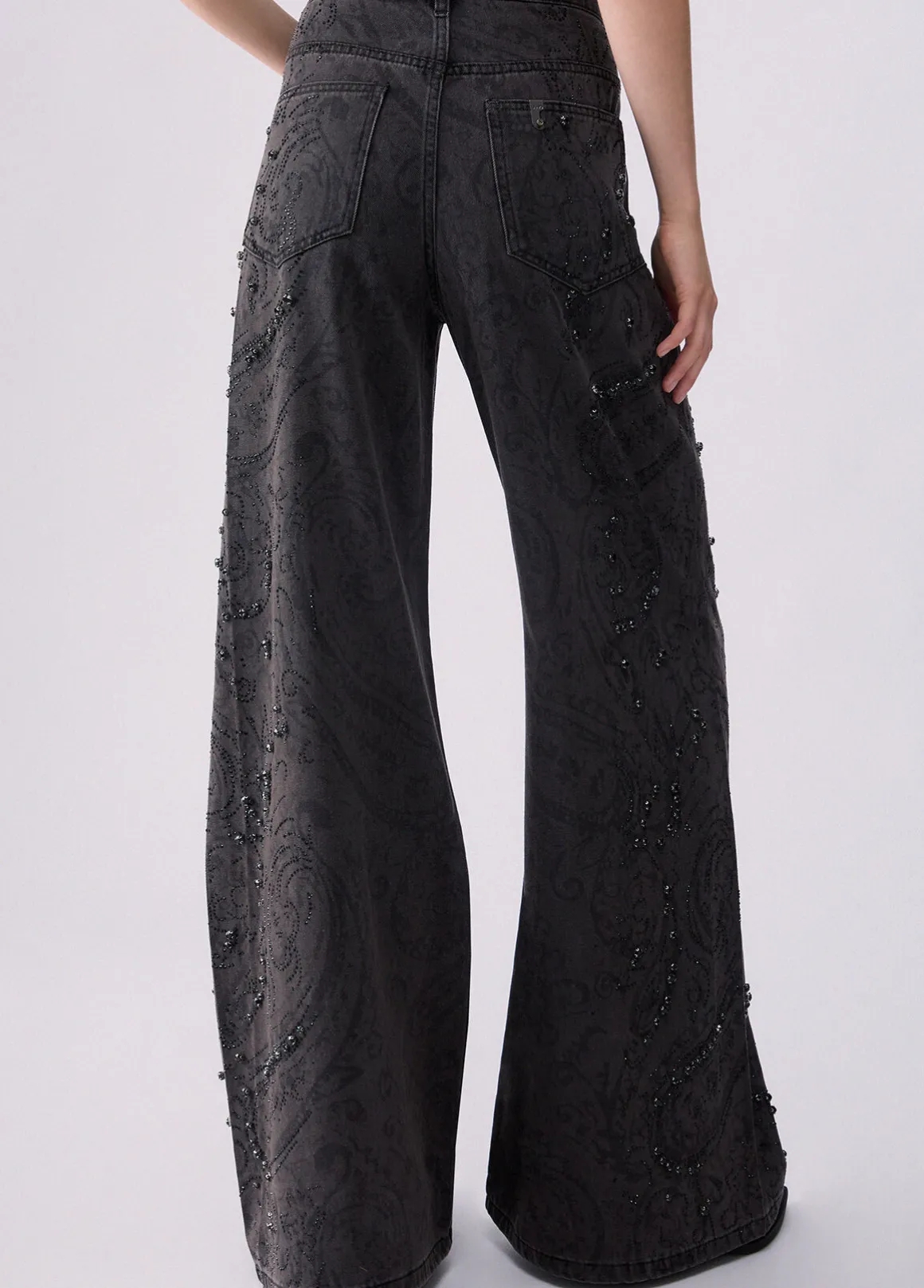 Jeans flare con castoni gioiello