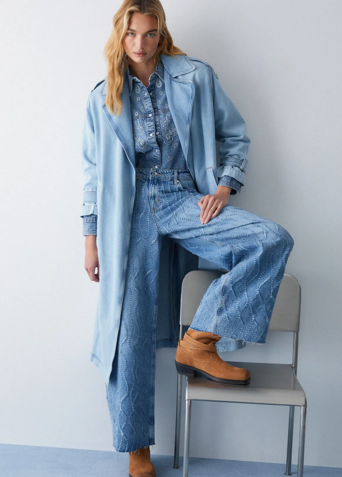 Jeans flare con dettagli laserati