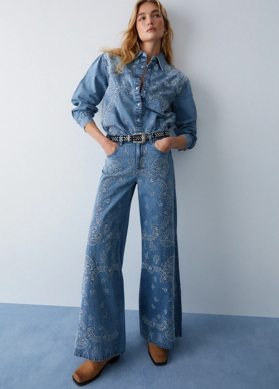 Jeans flare con ricami