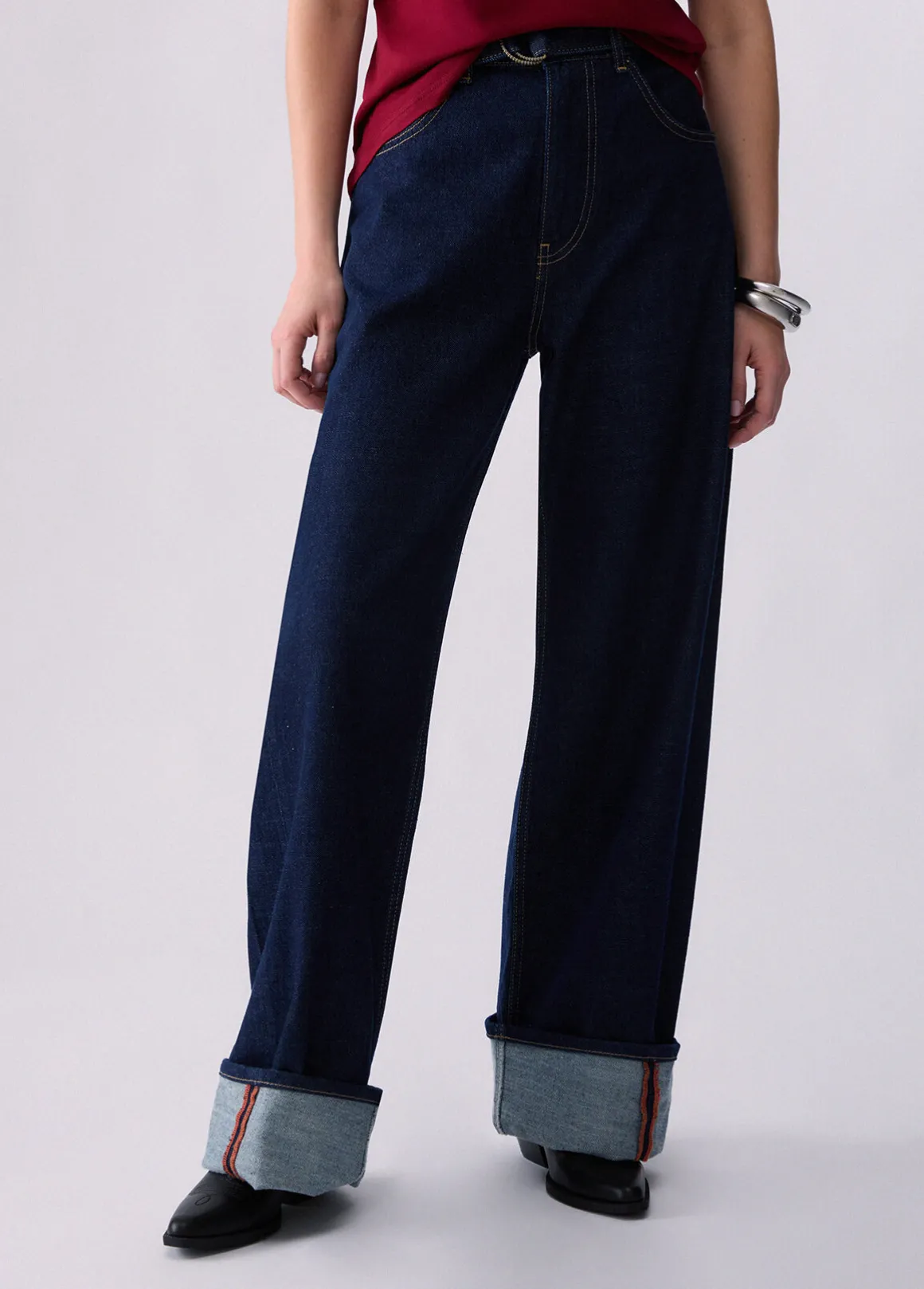 Jeans flare con risvolto