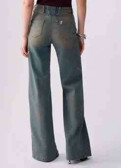Jeans flare con tasche a filetto