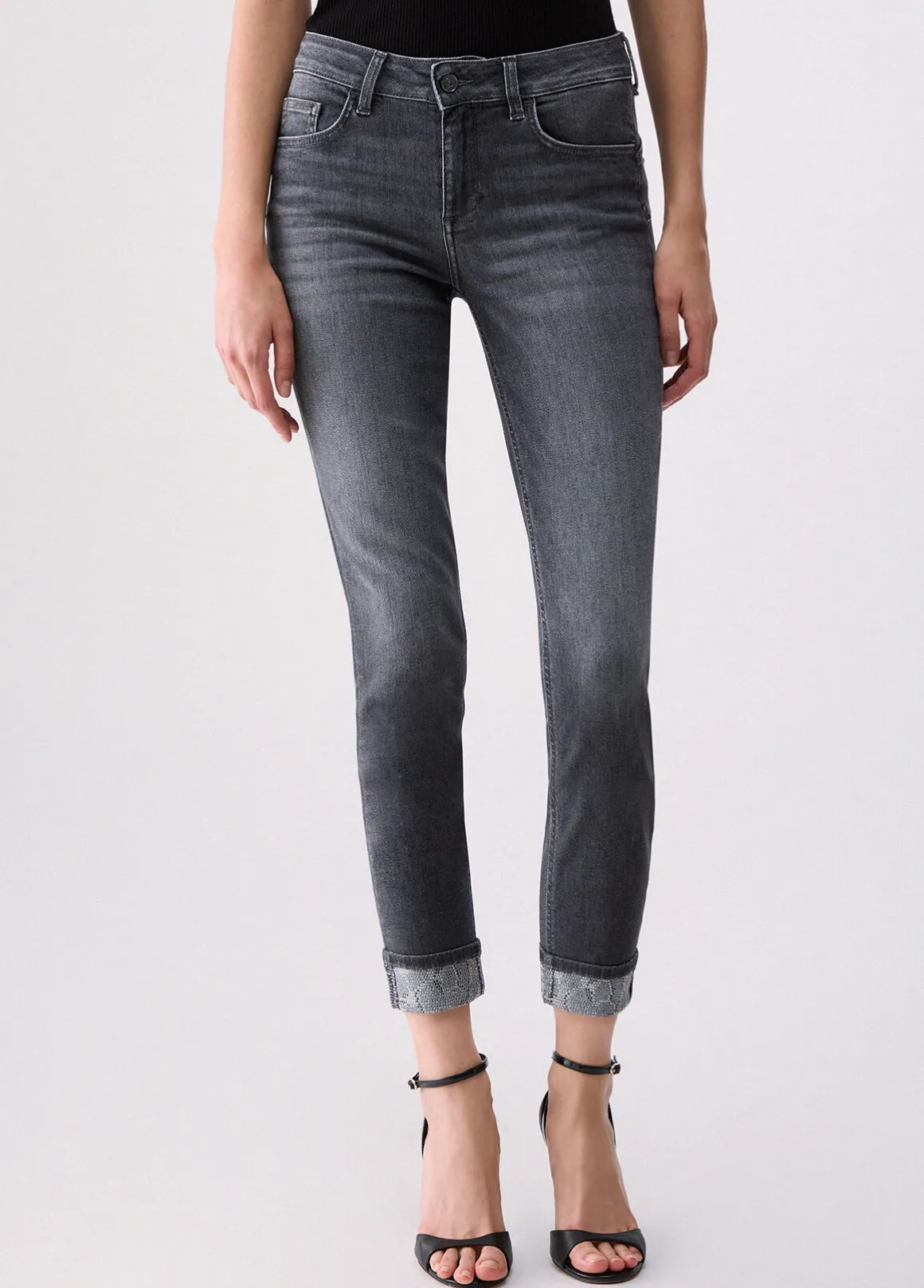 Jeans skinny con applicazioni