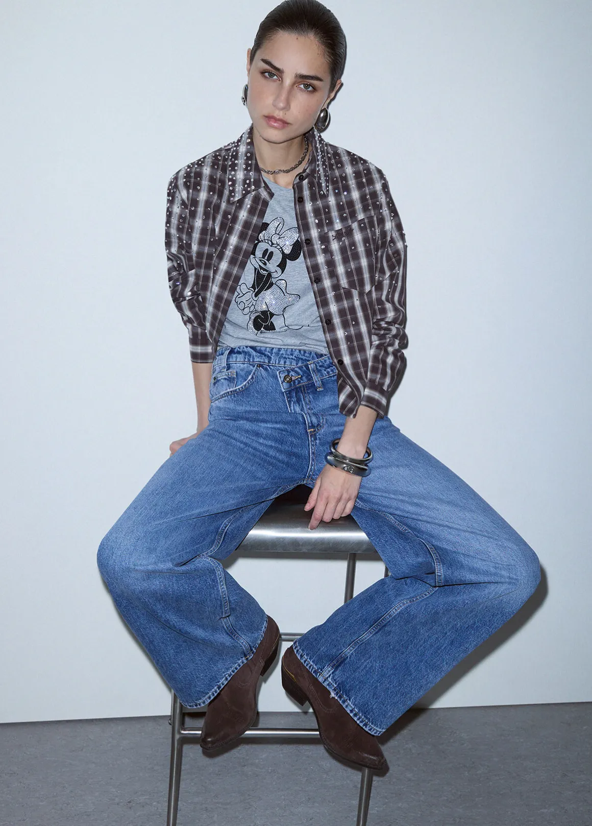 Jeans straight con cintone asimmetrico