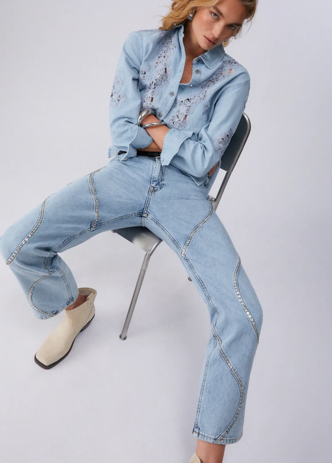Jeans straight con ricami gioiello