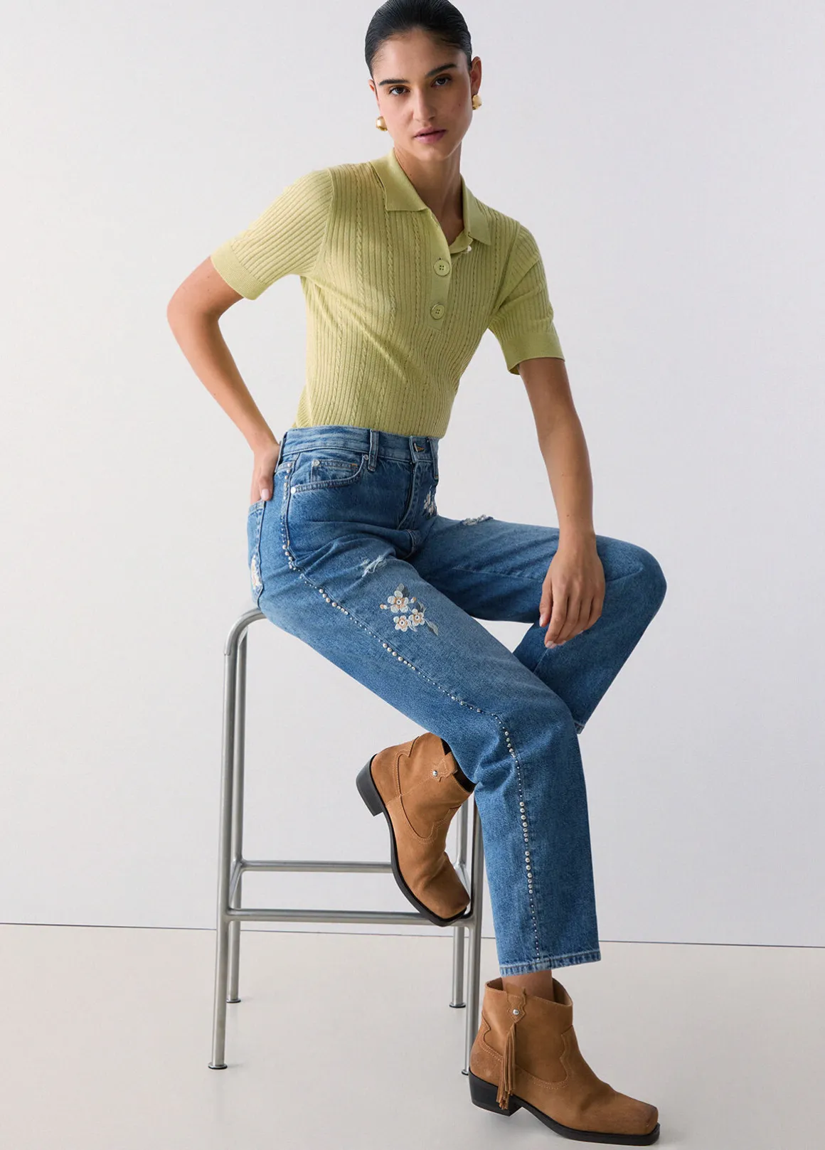Jeans straight con ricami gioiello