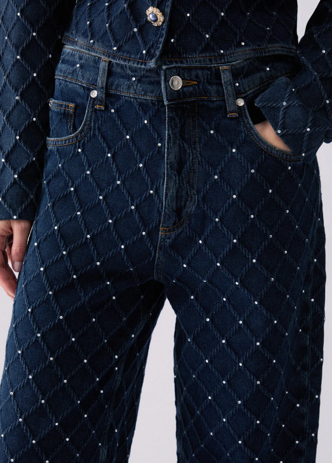 Jeans straight matelassé con strass