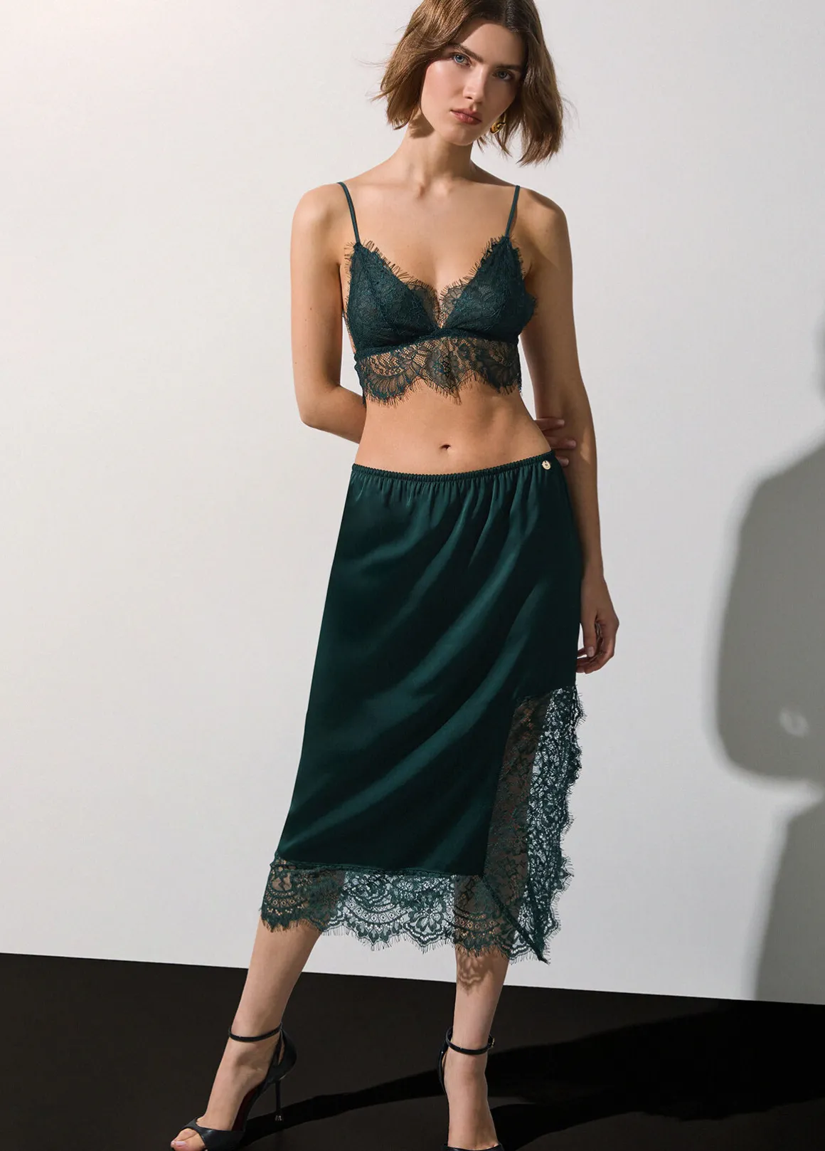 Longuette in raso con pizzo valencienne