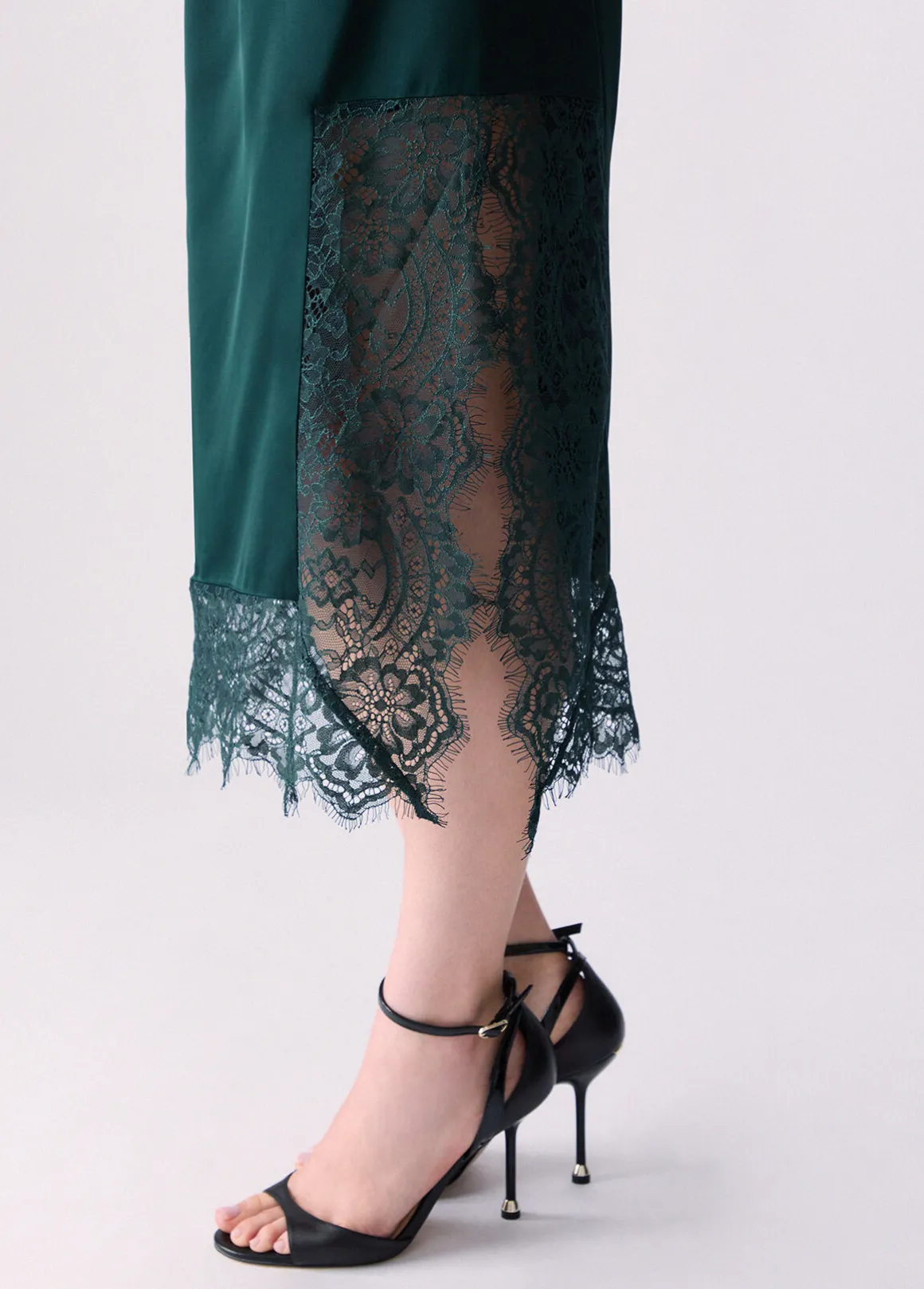 Longuette in raso con pizzo valencienne