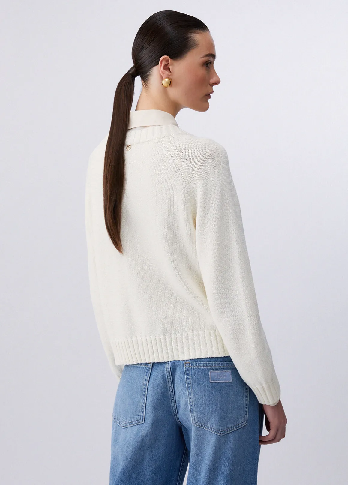 Maglia con ricami gioiello