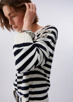 Maglia con ricami gioiello