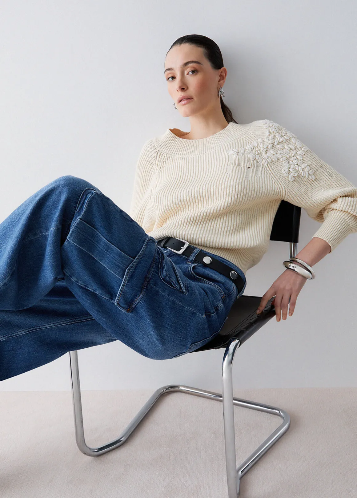 Maglia con ricamo in rafia