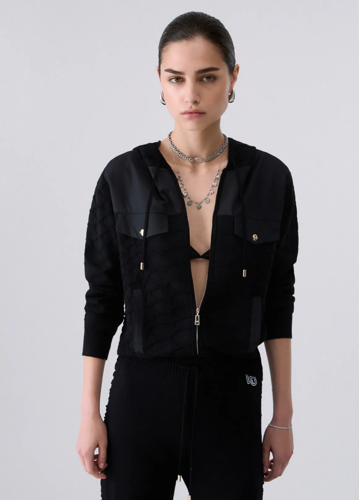 Maglia con zip e cappuccio