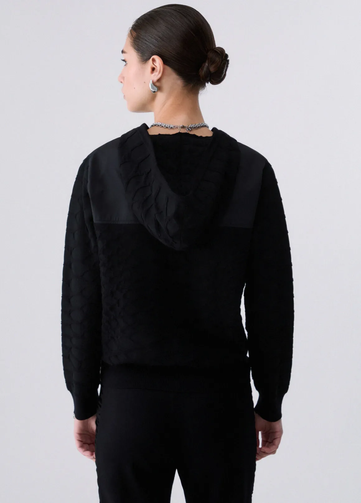 Maglia con zip e cappuccio