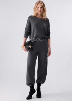 Pantaloni con cuciture a contrasto