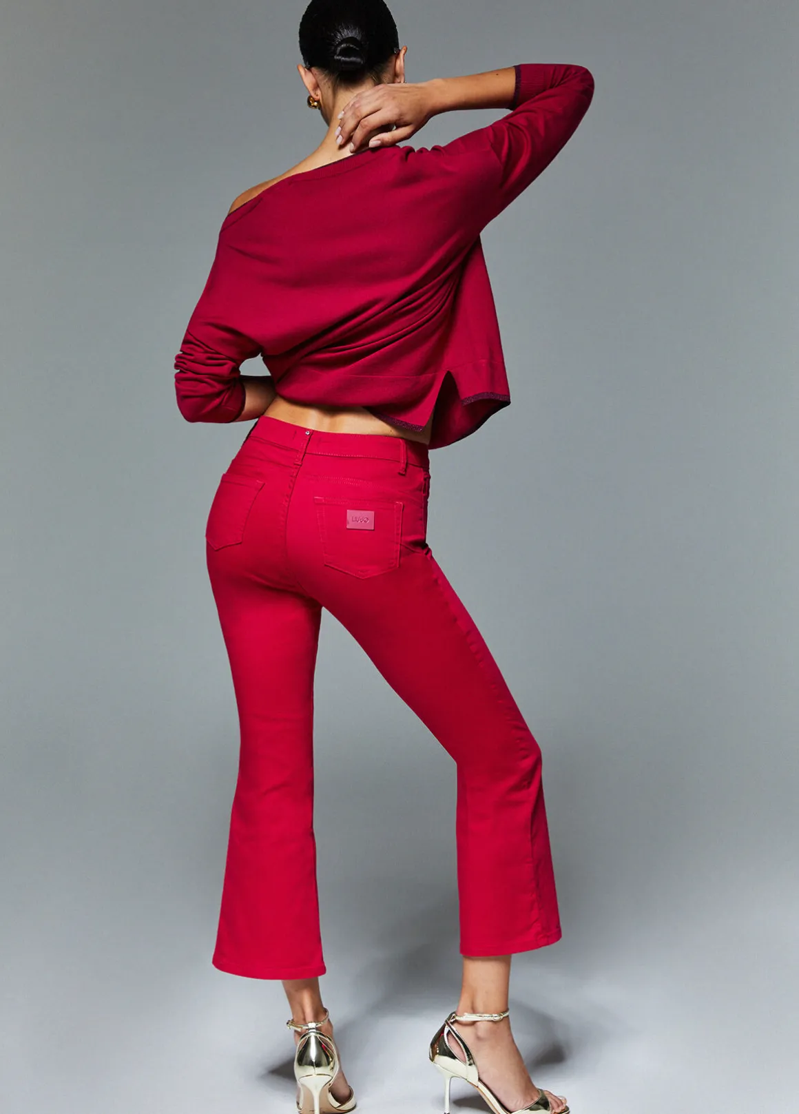 Pantaloni cropped a vita alta