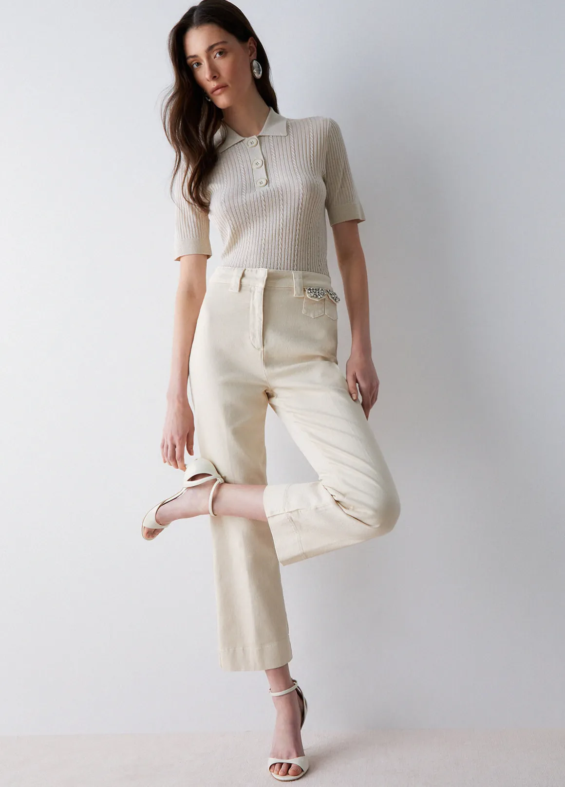 Pantaloni cropped con ricami gioiello