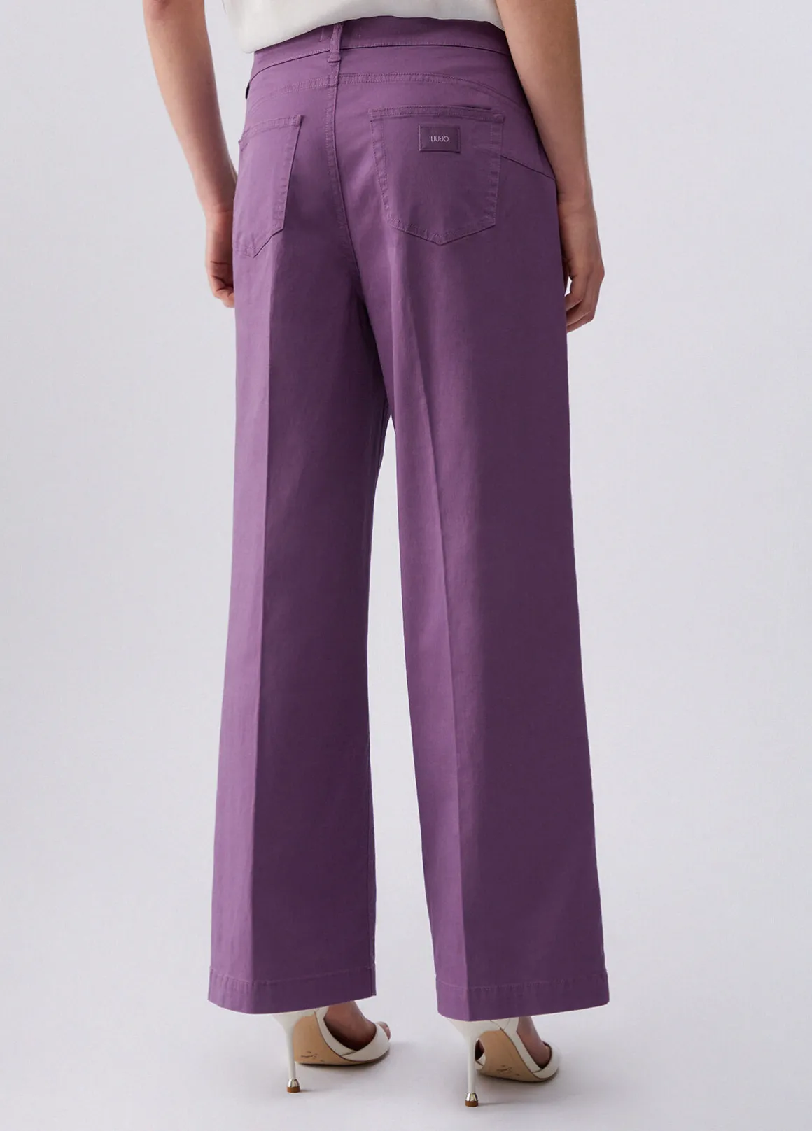 Pantaloni flare a vita alta