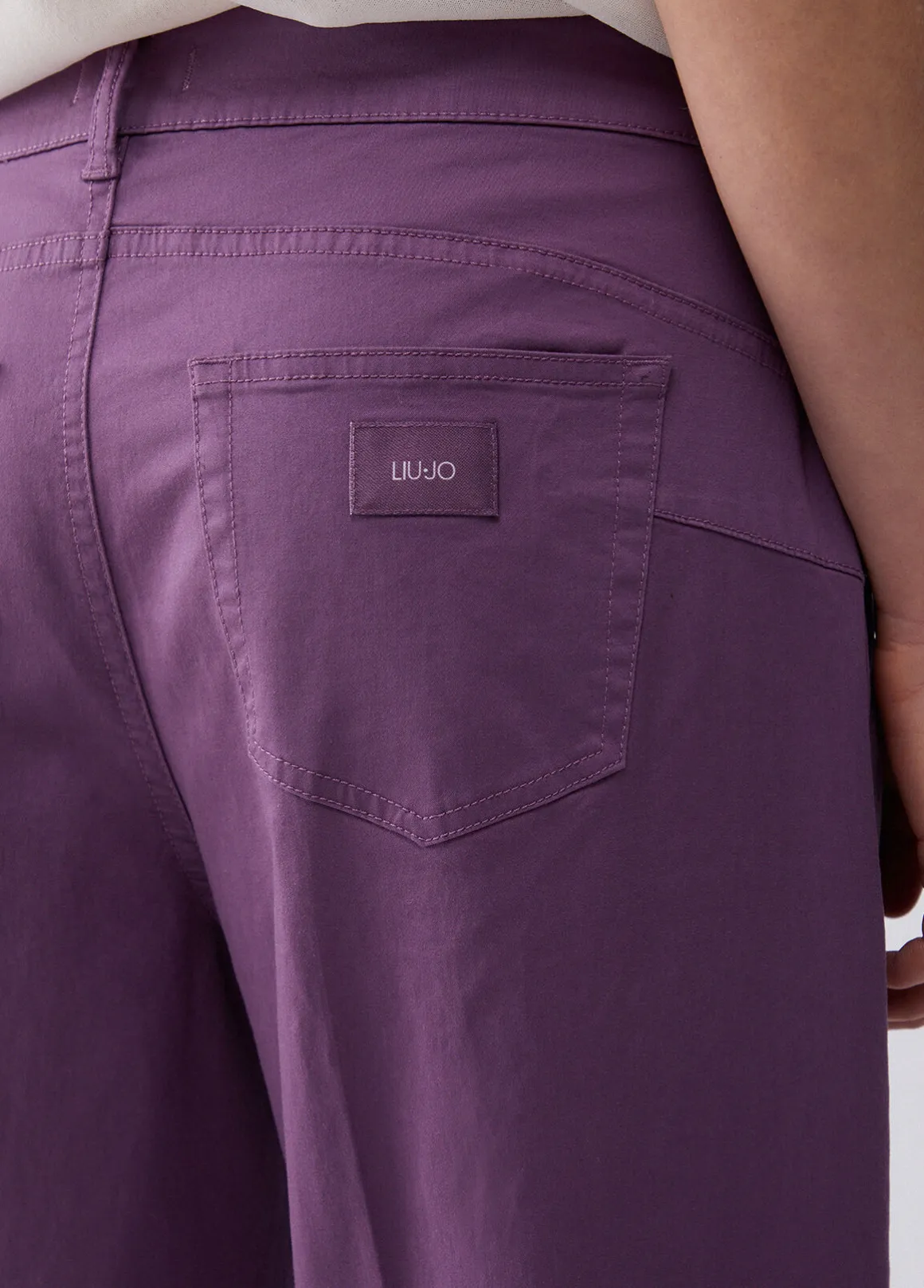 Pantaloni flare a vita alta