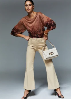Pantaloni flare con bottoni logati